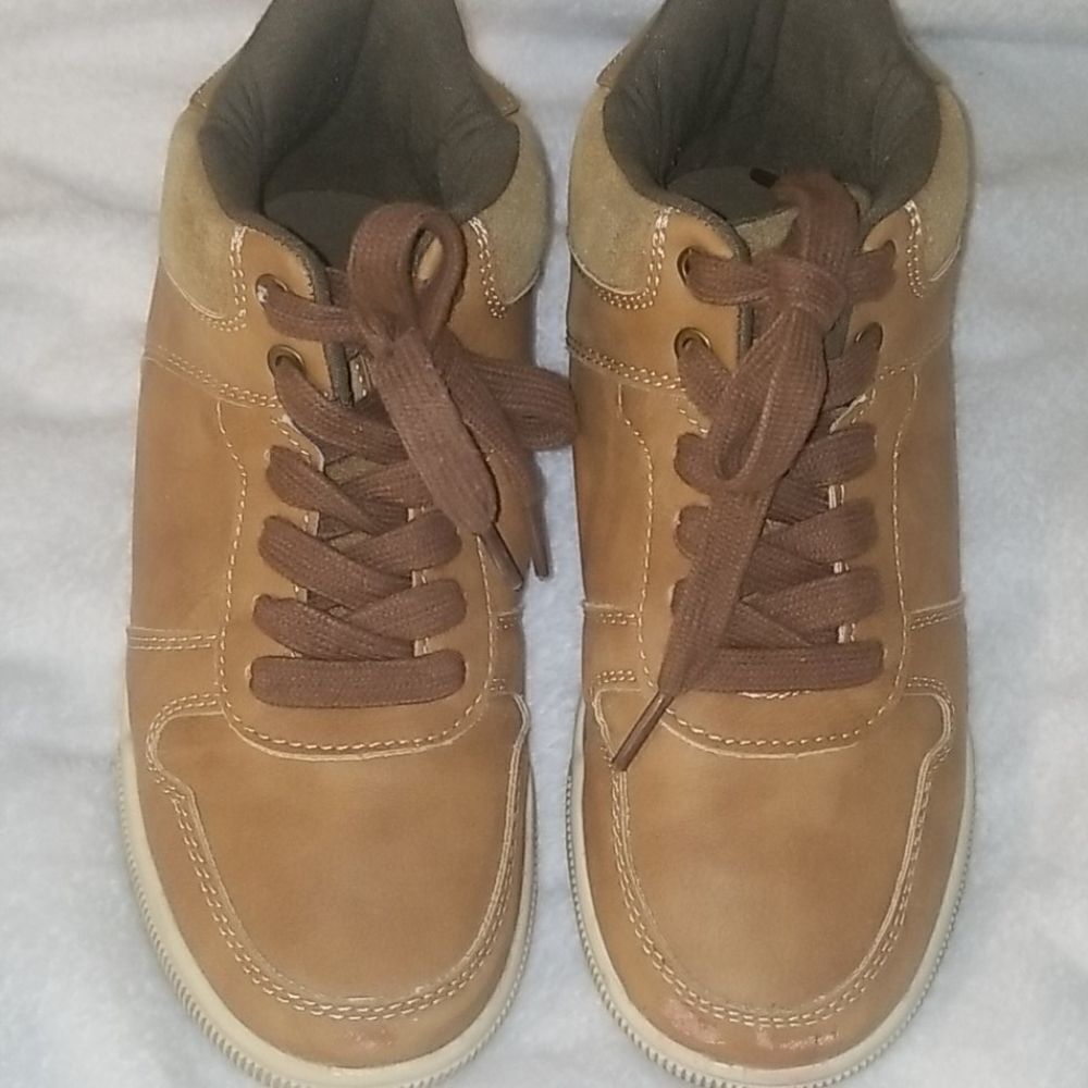 PLACE TAN SHOES SZ 3